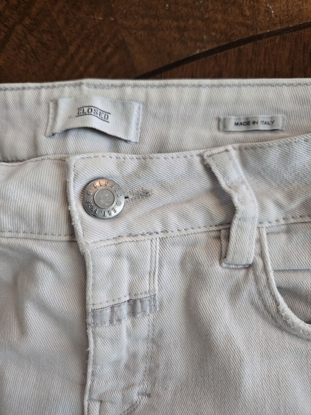 CLOSED Women's Light Gray Jeans - Italian-Made Denim
